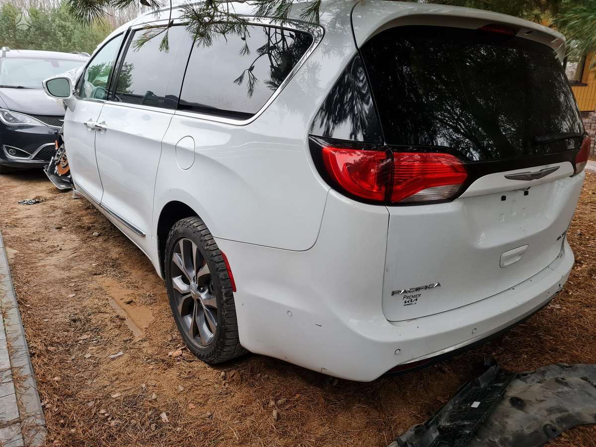Chrysler Pacifica Limited komplektacija