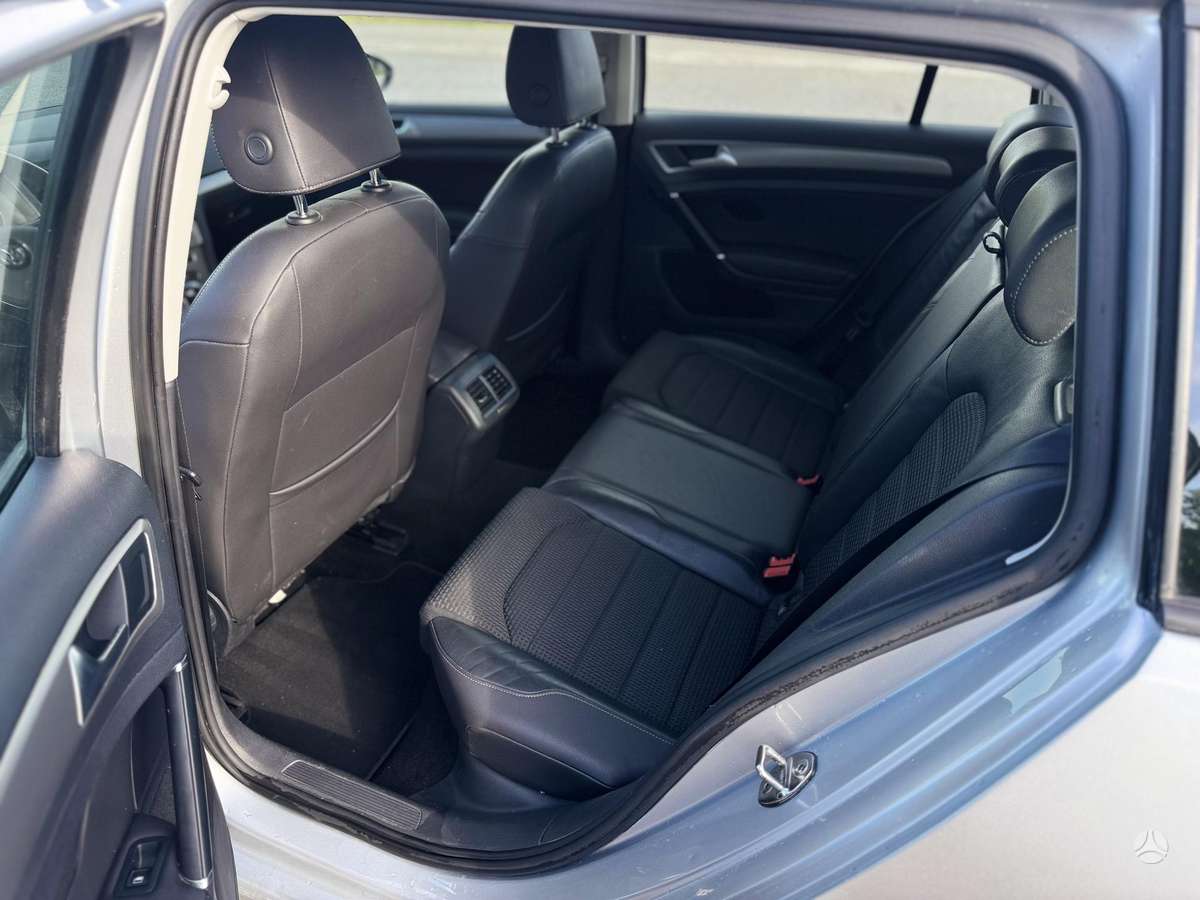 Volkswagen Golf - 9