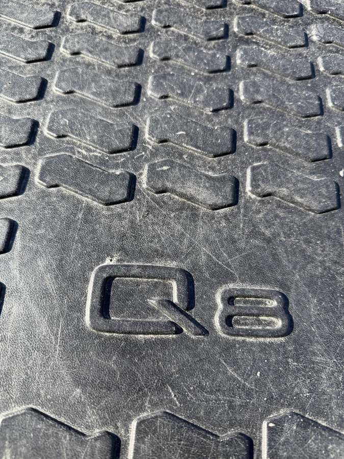 Audi Q8 kilimėliai