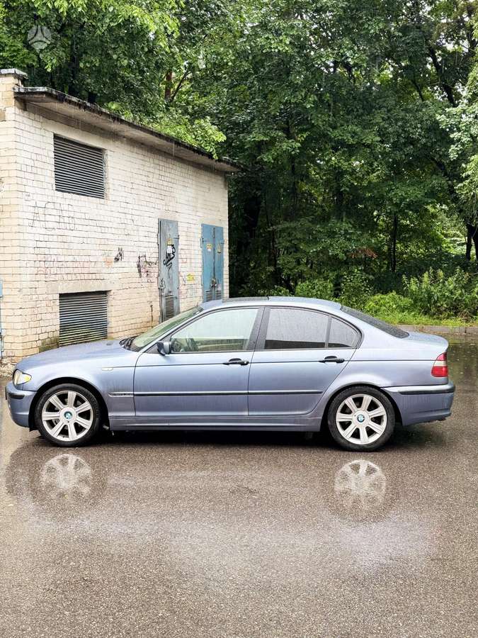 BMW 320, 2.0 l., saloon / sedan