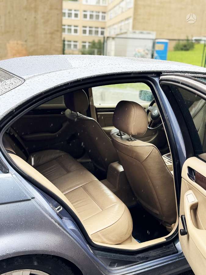 BMW 320, 2.0 l., saloon / sedan