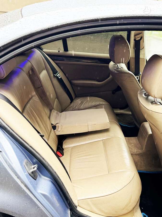 BMW 320, 2.0 l., saloon / sedan