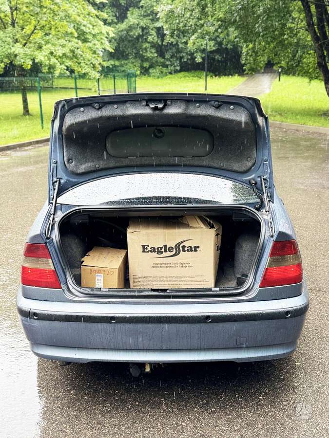 BMW 320, 2.0 l., saloon / sedan