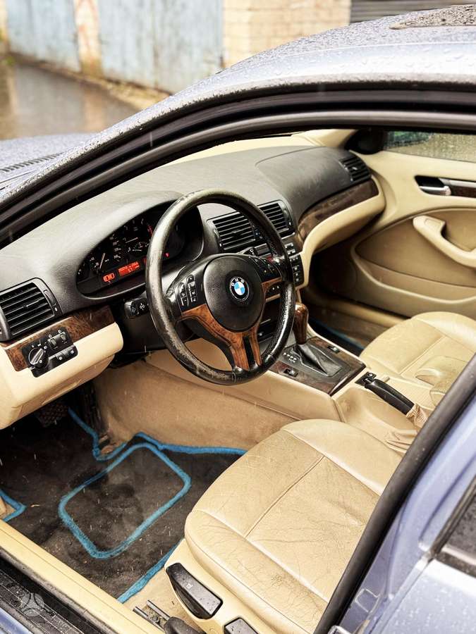 BMW 320, 2.0 l., saloon / sedan