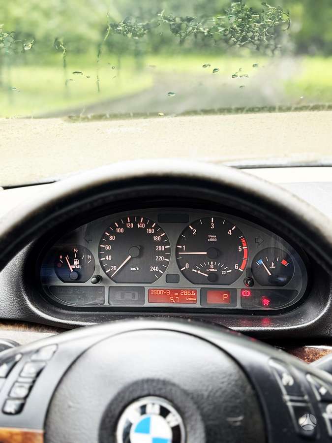 BMW 320, 2.0 l., saloon / sedan