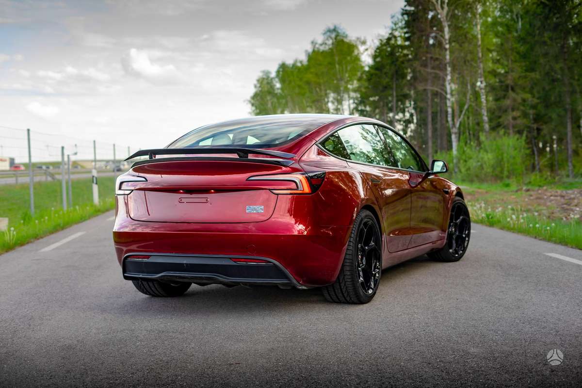 Tesla Model 3, 72 кВт·ч, Хэтчбек
