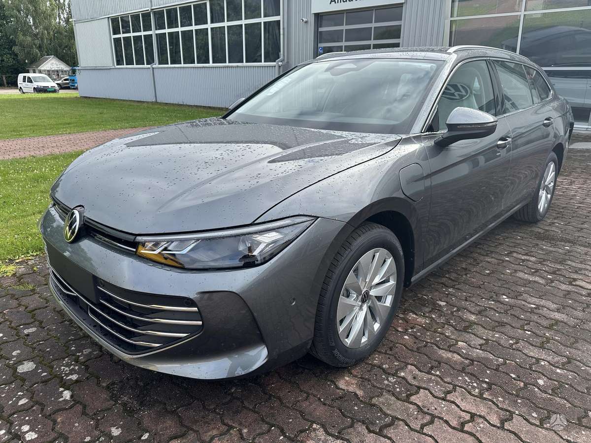 Volkswagen Passat - 1