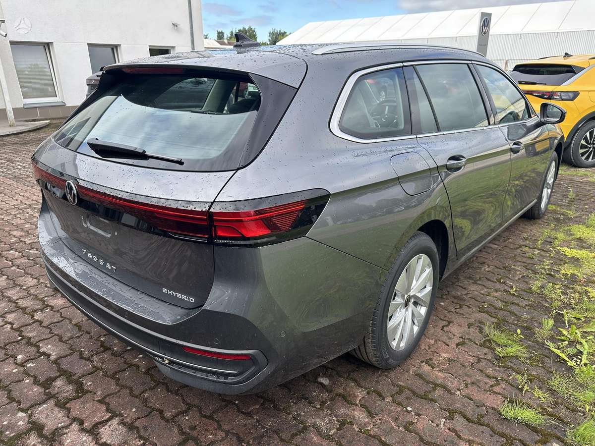 Volkswagen Passat - 4