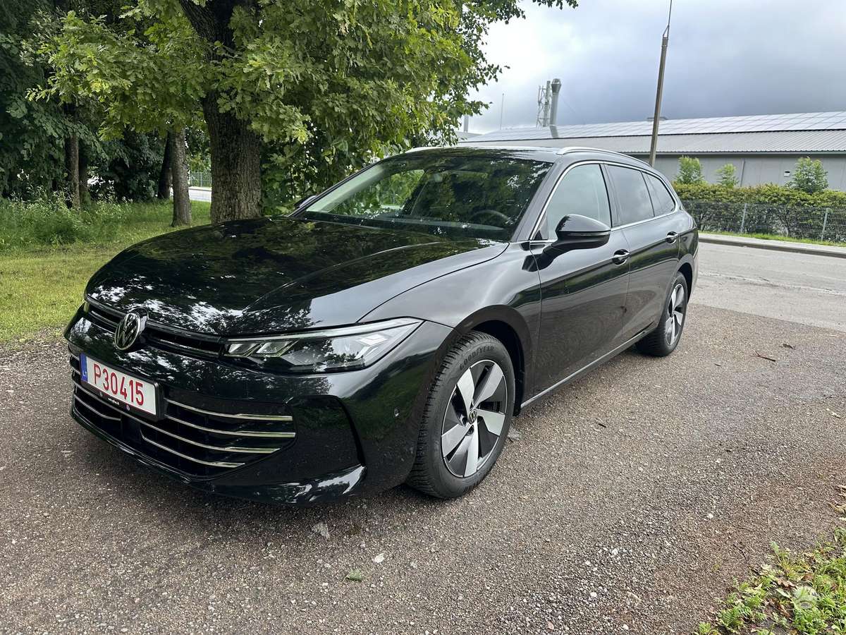 Volkswagen Passat - 1