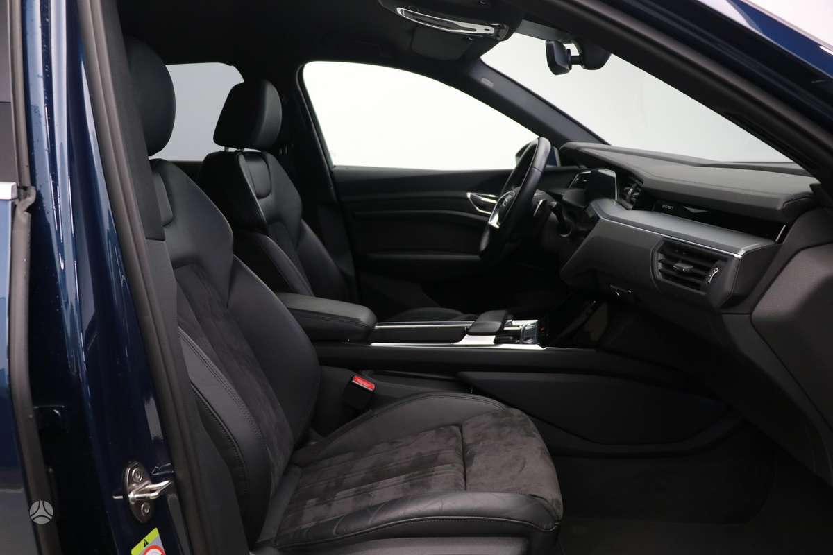 Audi e-tron, 95 kWh, off-road / crossover
