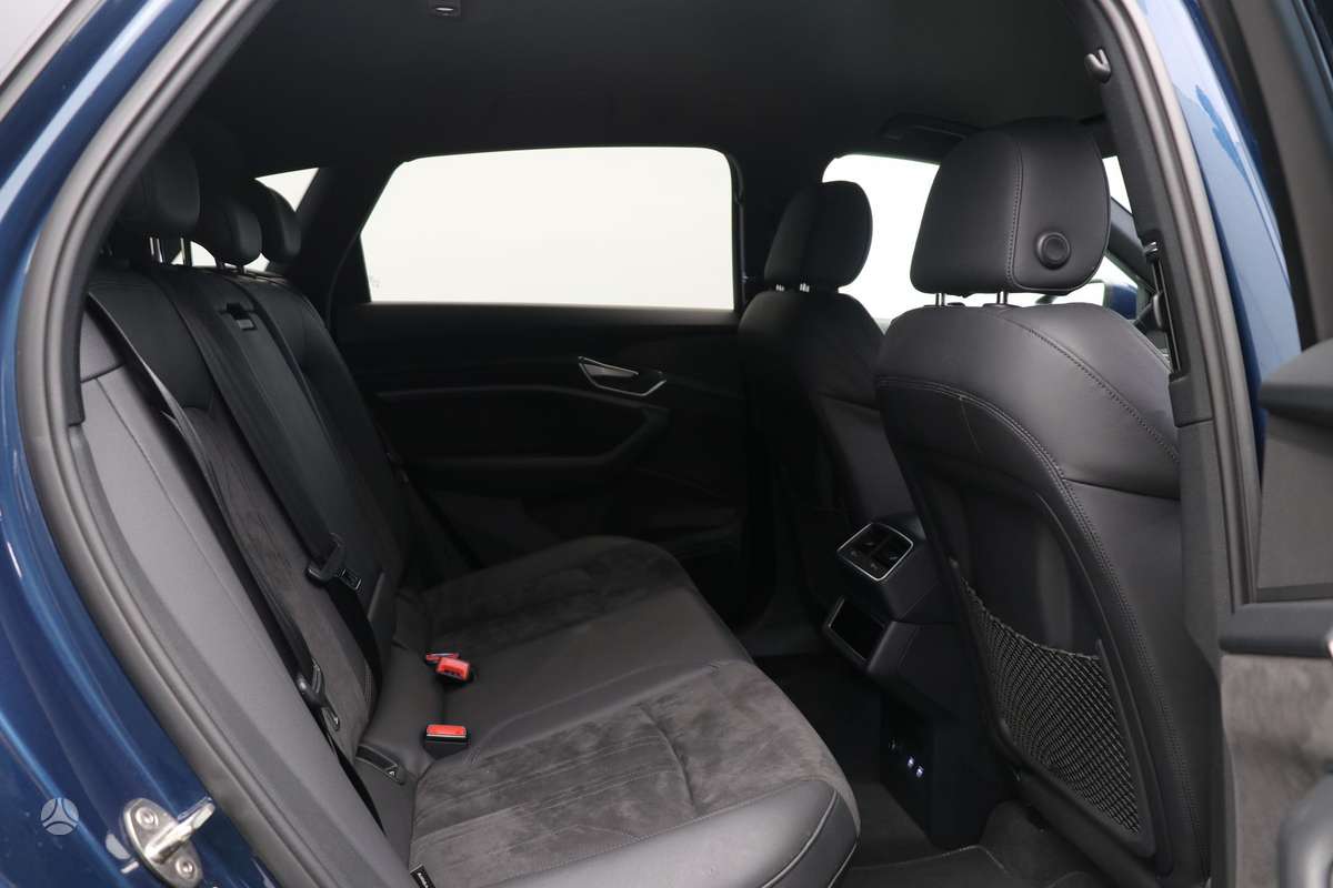 Audi e-tron, 95 kWh, off-road / crossover