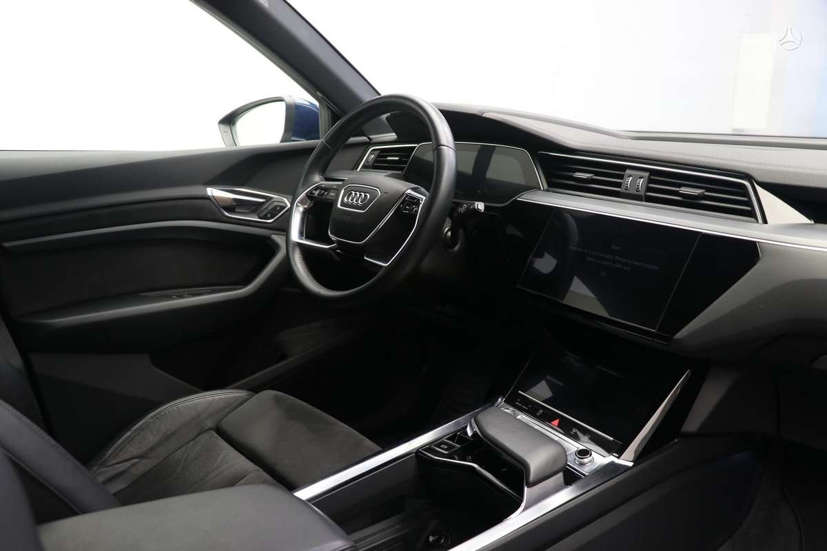 Audi e-tron, 95 kWh, off-road / crossover