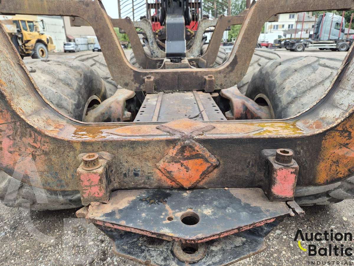 Komatsu 845, forwarders