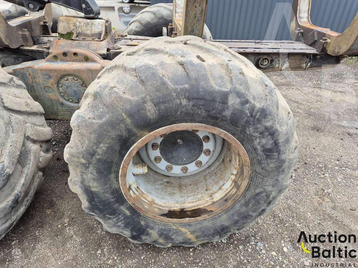 Komatsu 845, forwarders