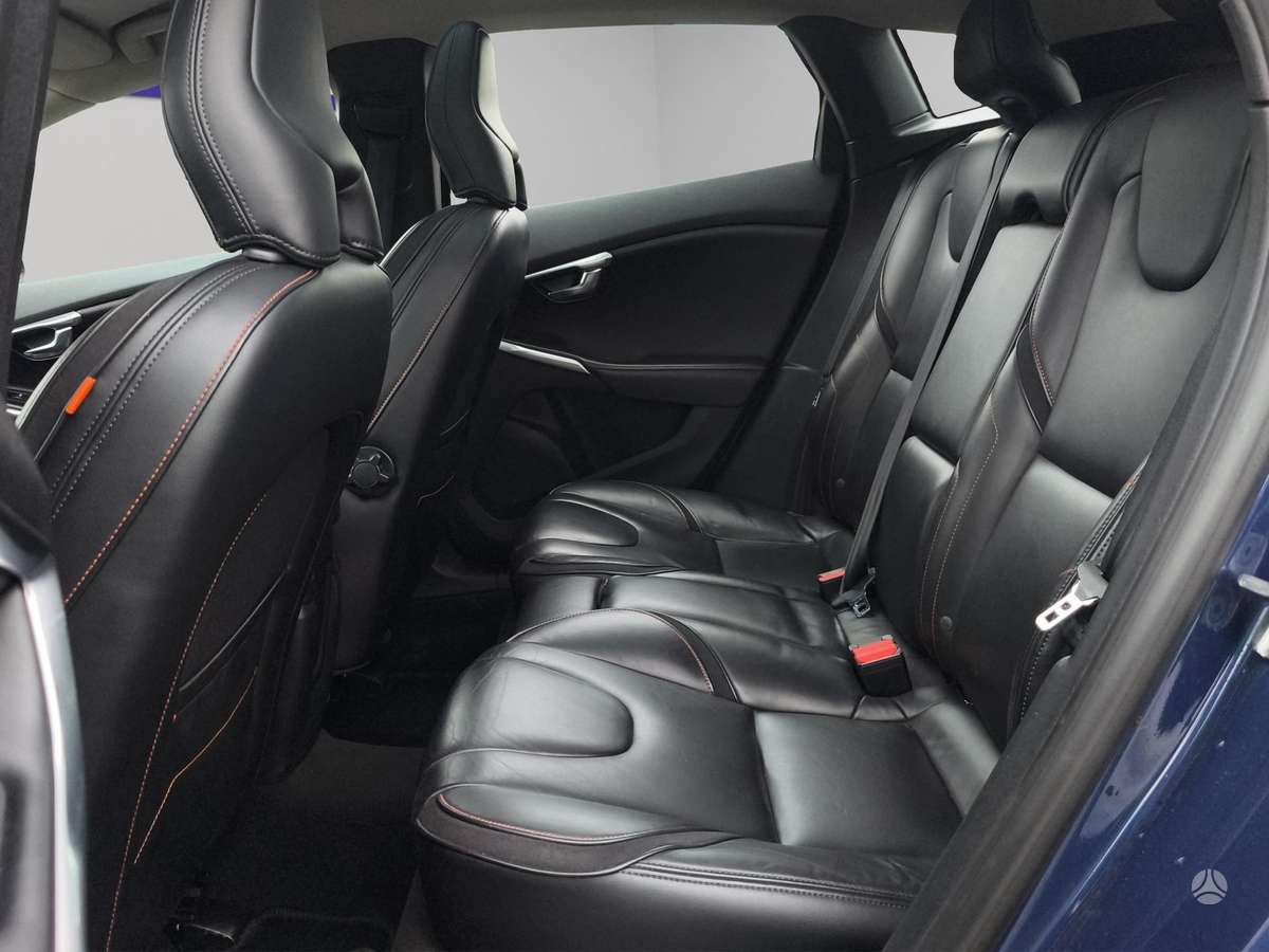 Volvo V40, 2.0 l., hatchback