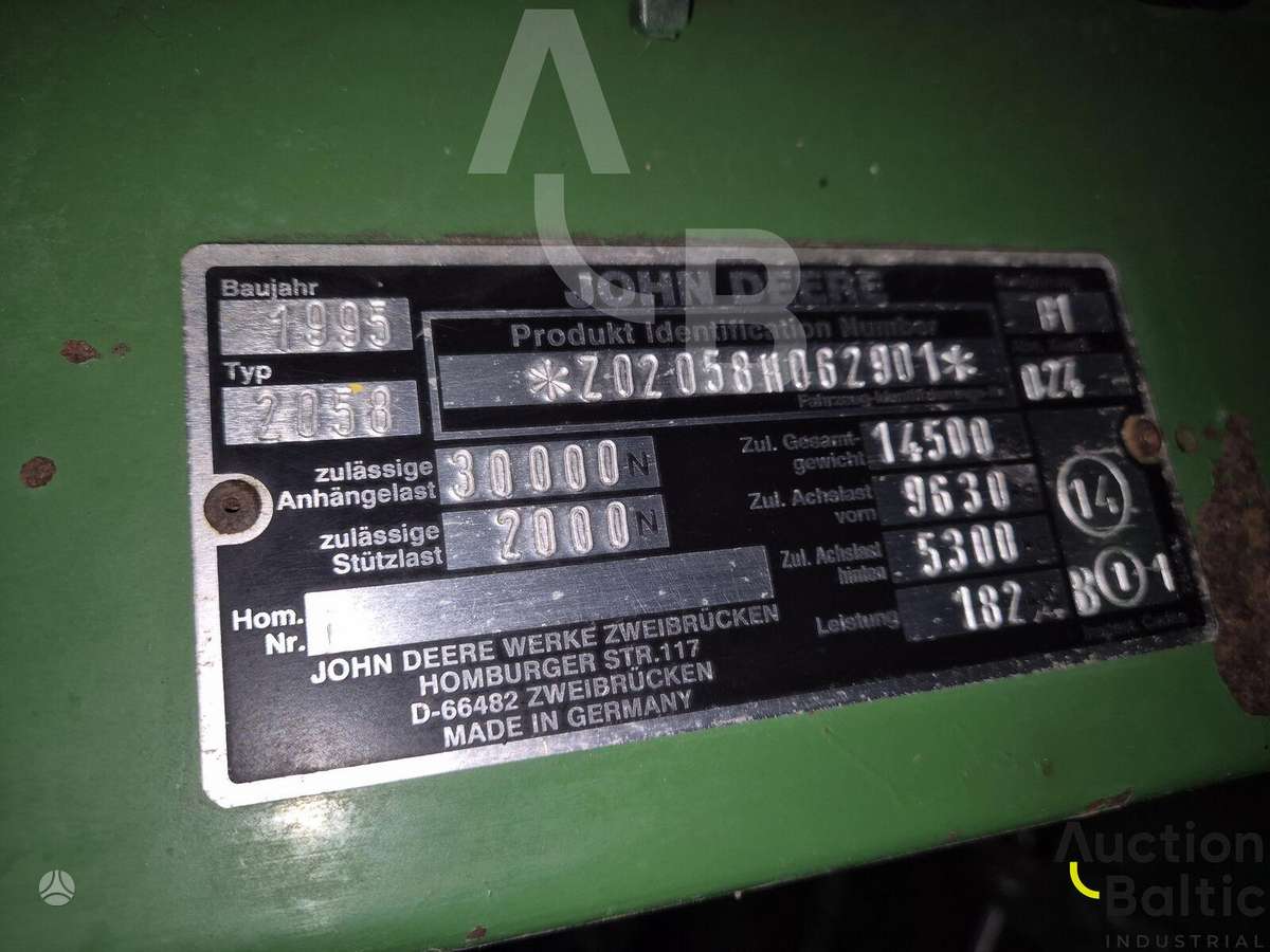 John Deere 2058, kombainai
