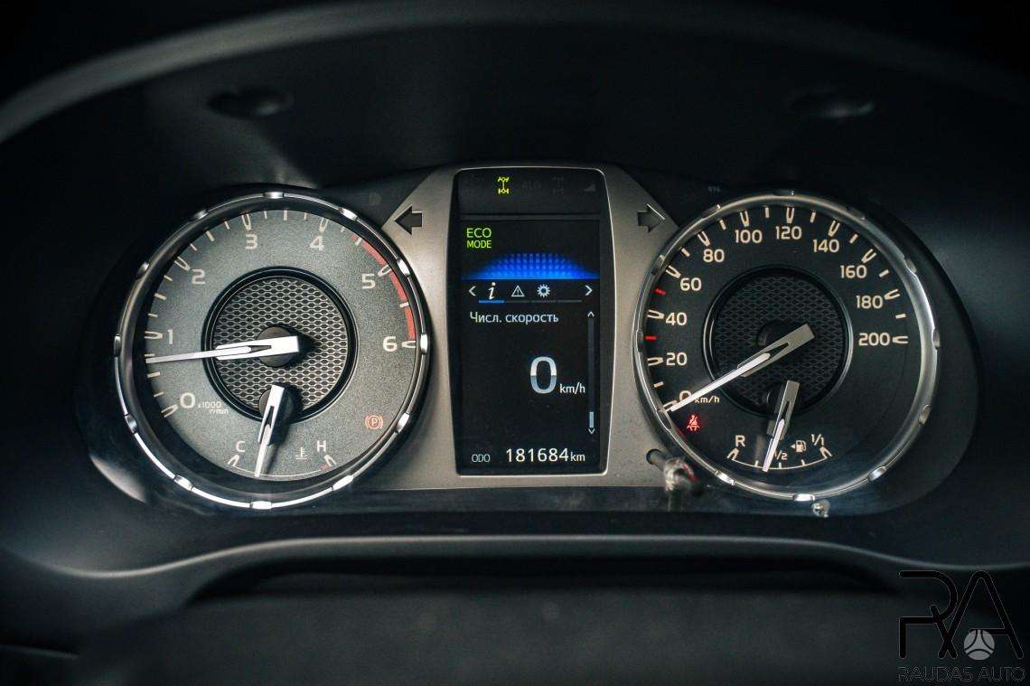 Toyota Hilux - 10