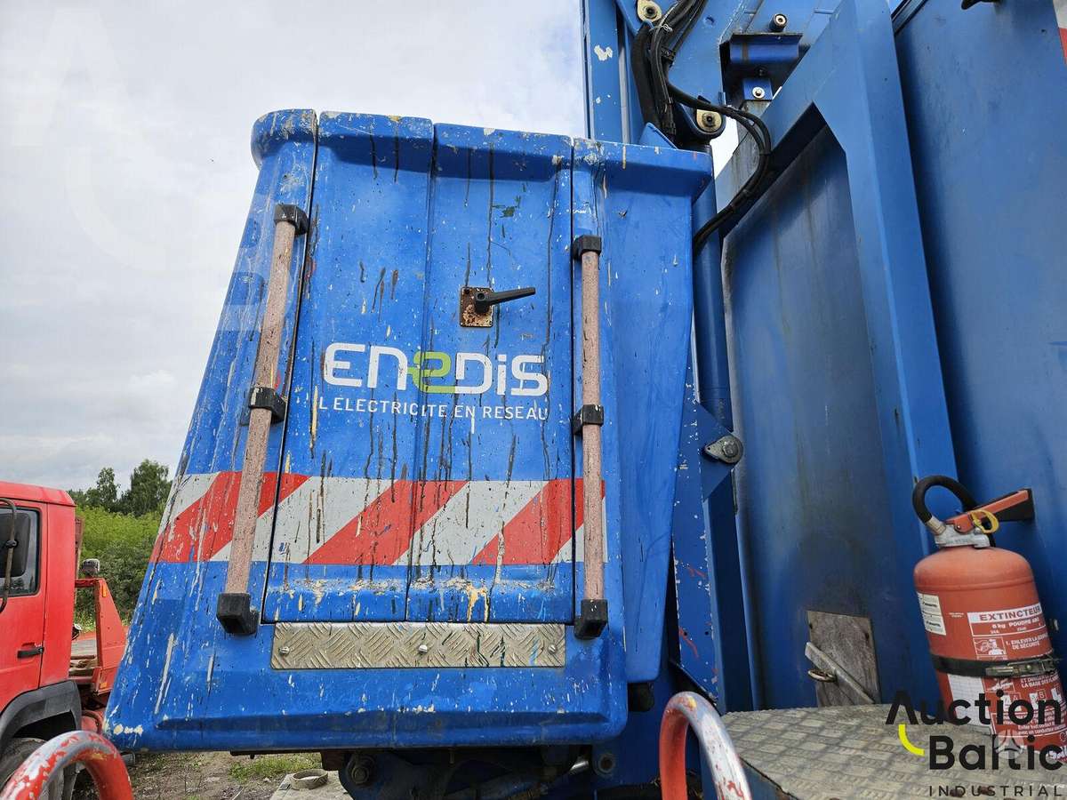Iveco 100E 18, boom lift