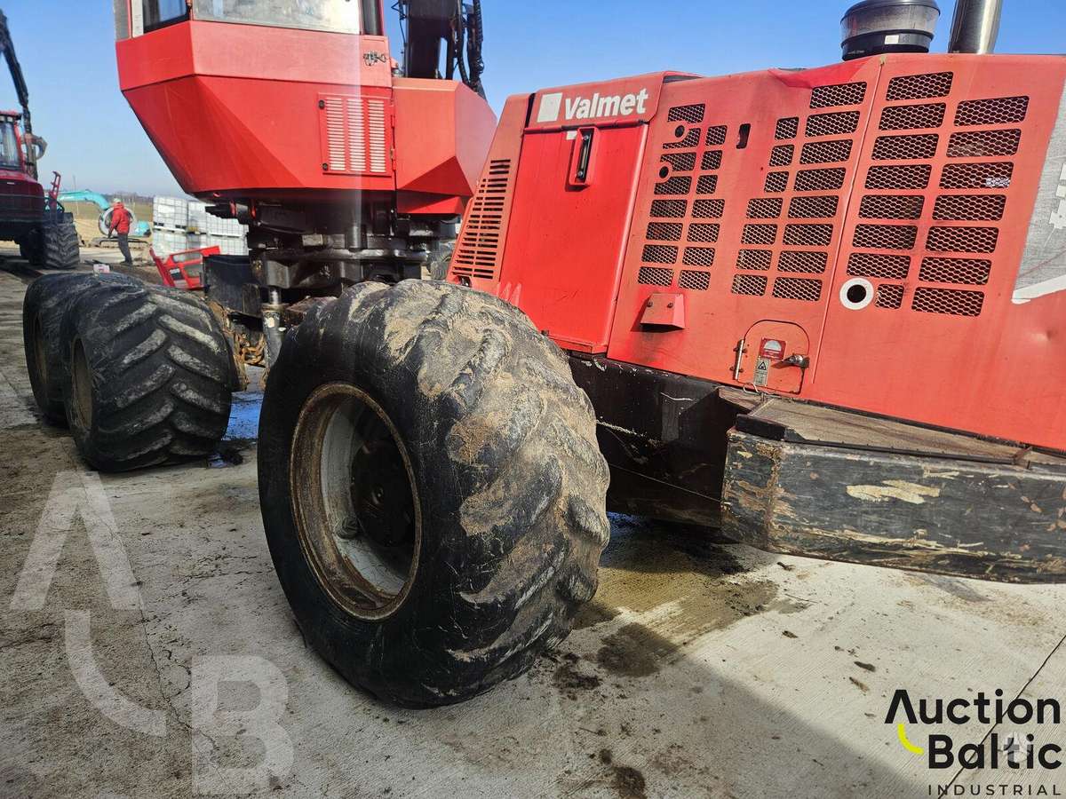 Valmet 901, medkirtės