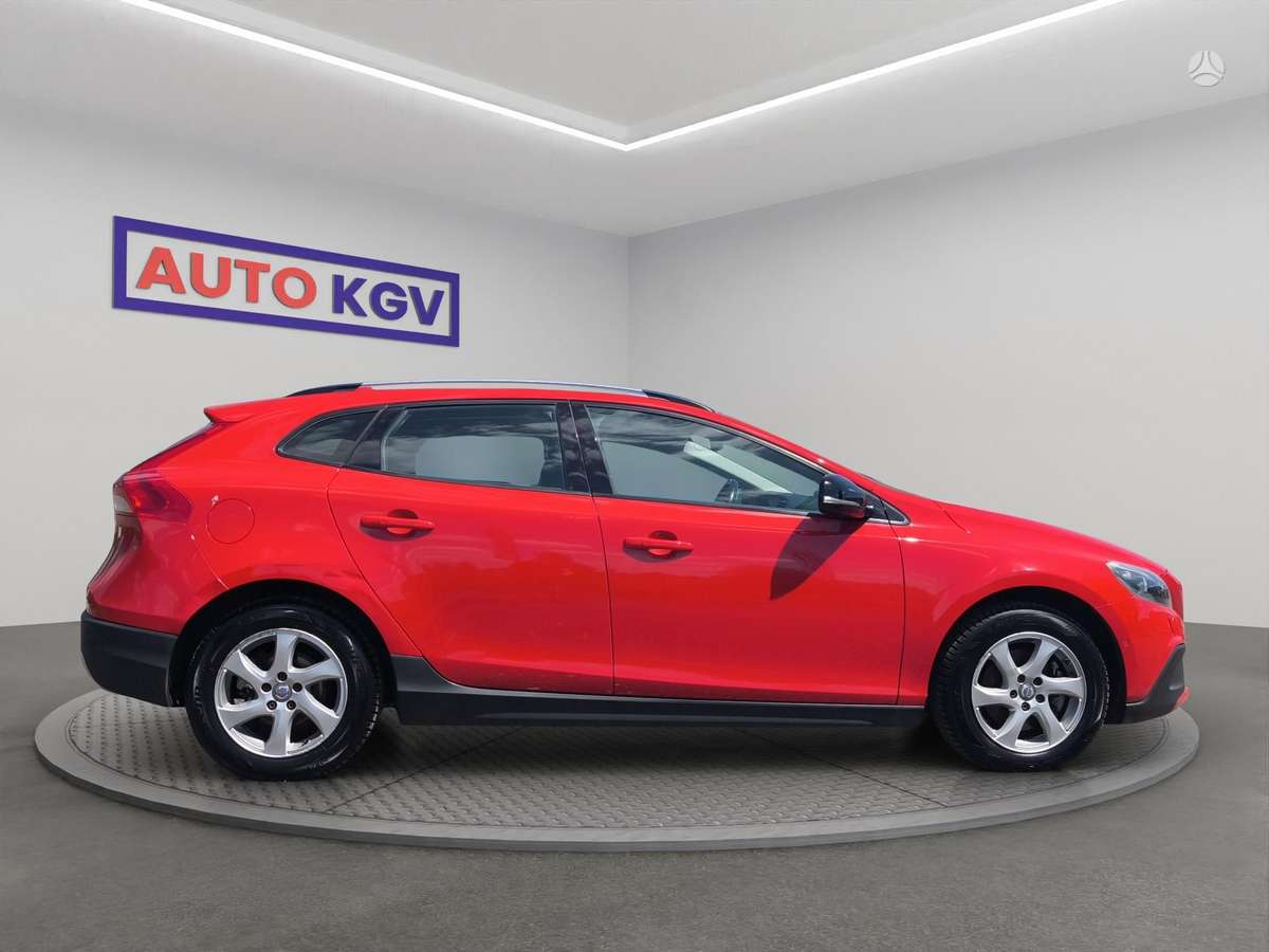 Volvo V40, 1.6 l., hatchback