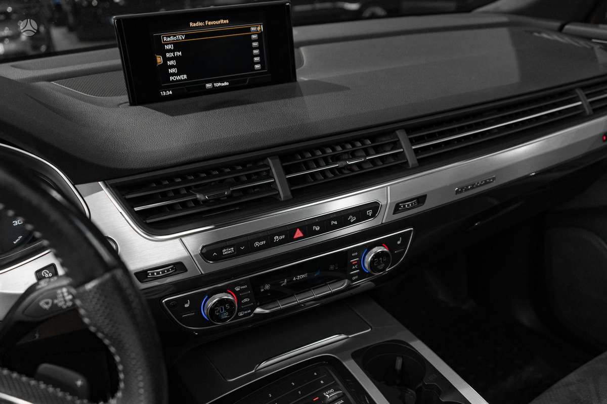 Audi Q7, 3.0 l., off-road / crossover