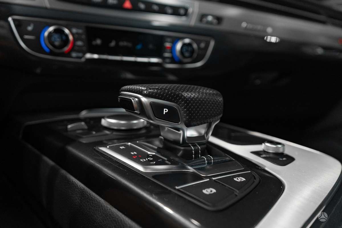 Audi Q7, 3.0 l., off-road / crossover