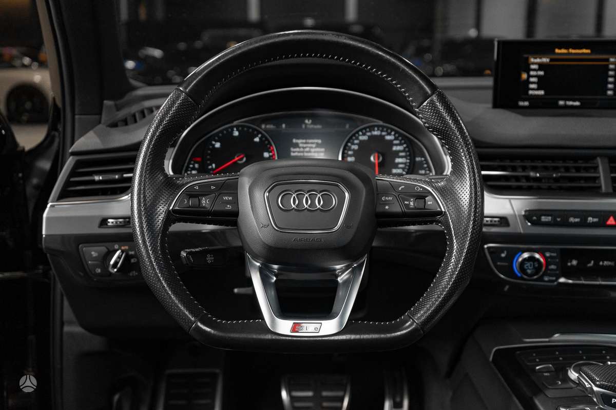 Audi Q7, 3.0 l., off-road / crossover