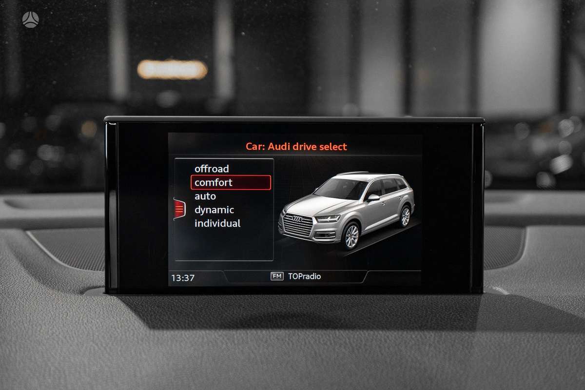 Audi Q7, 3.0 l., off-road / crossover