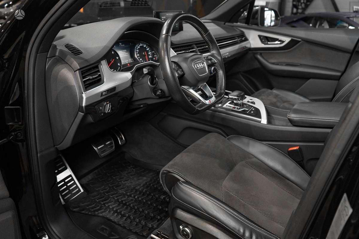 Audi Q7, 3.0 l., off-road / crossover