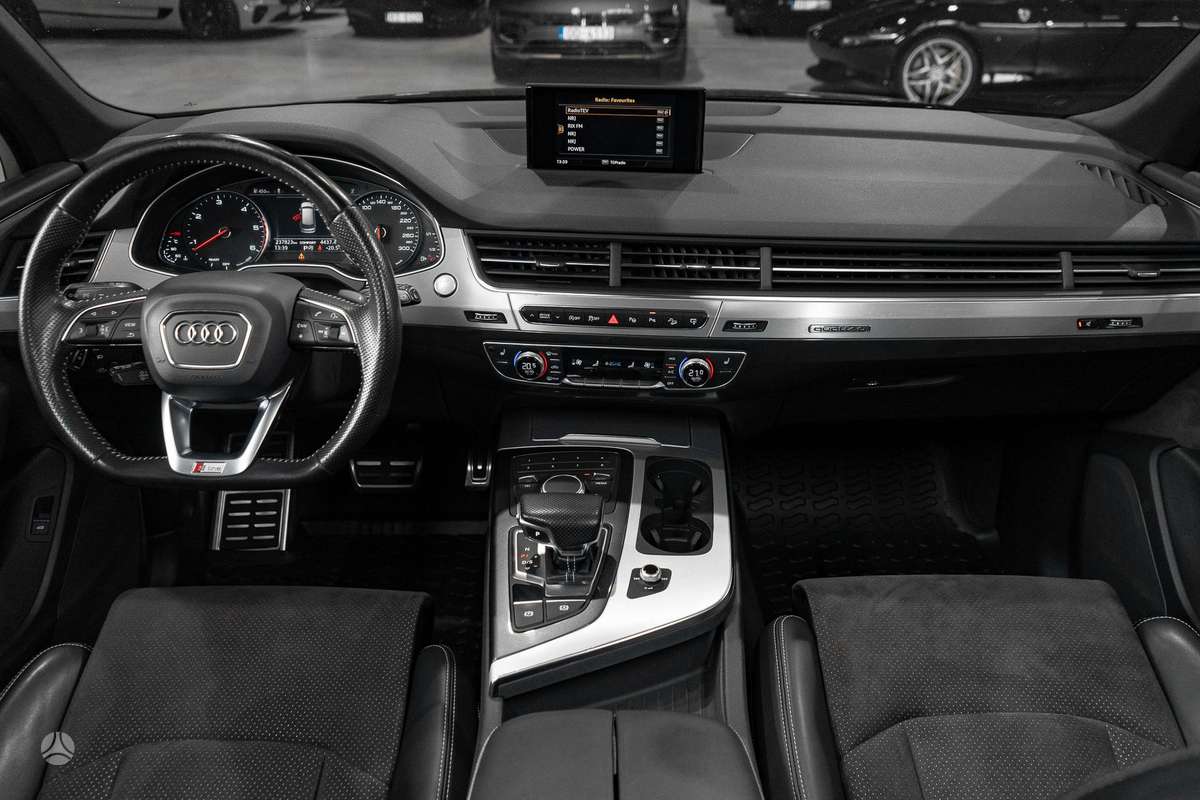 Audi Q7, 3.0 l., off-road / crossover