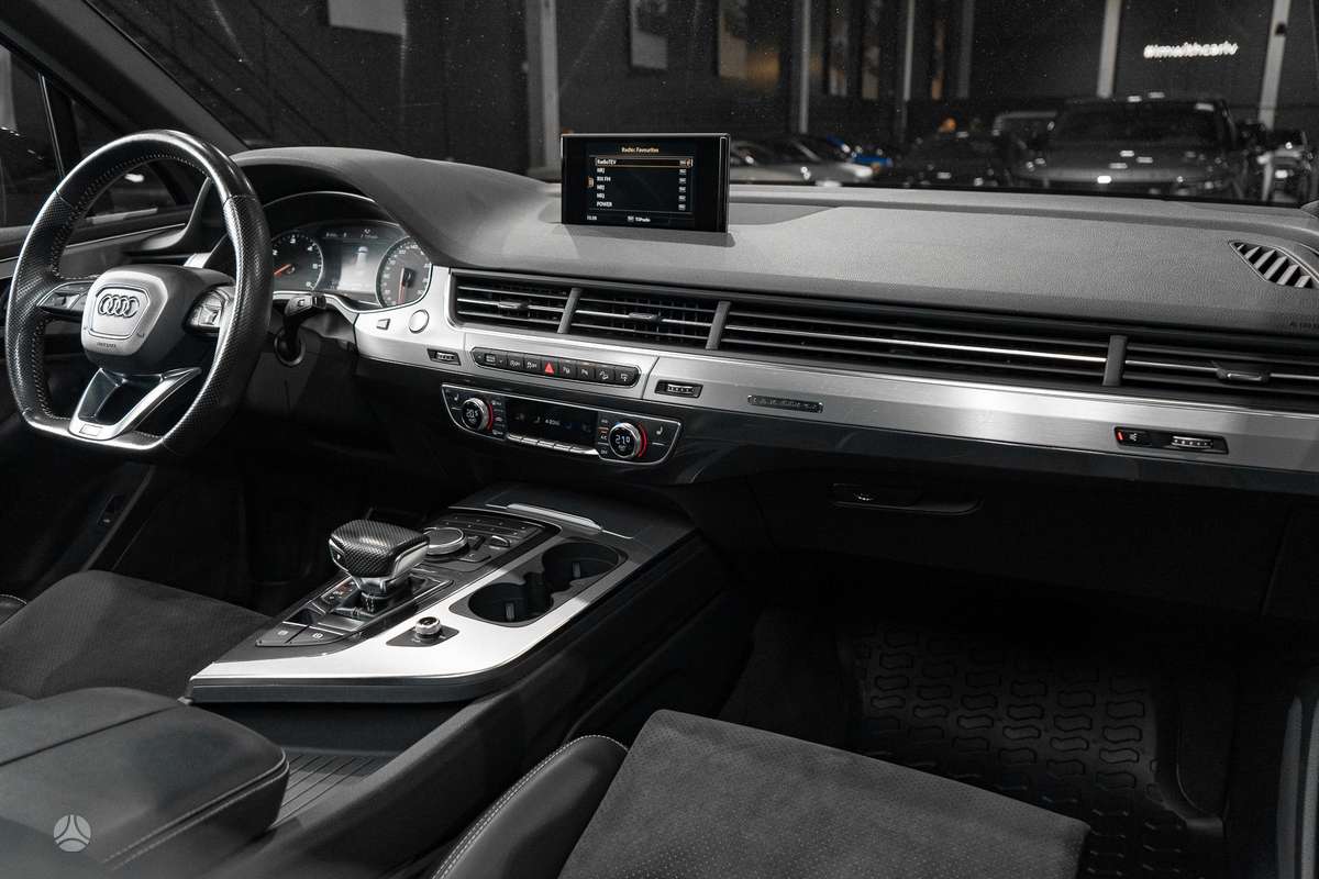 Audi Q7, 3.0 l., off-road / crossover