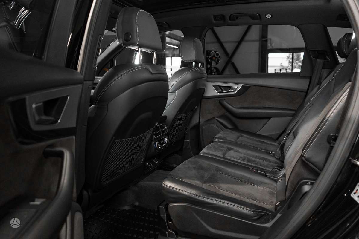 Audi Q7, 3.0 l., off-road / crossover