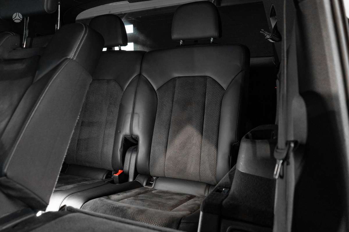 Audi Q7, 3.0 l., off-road / crossover
