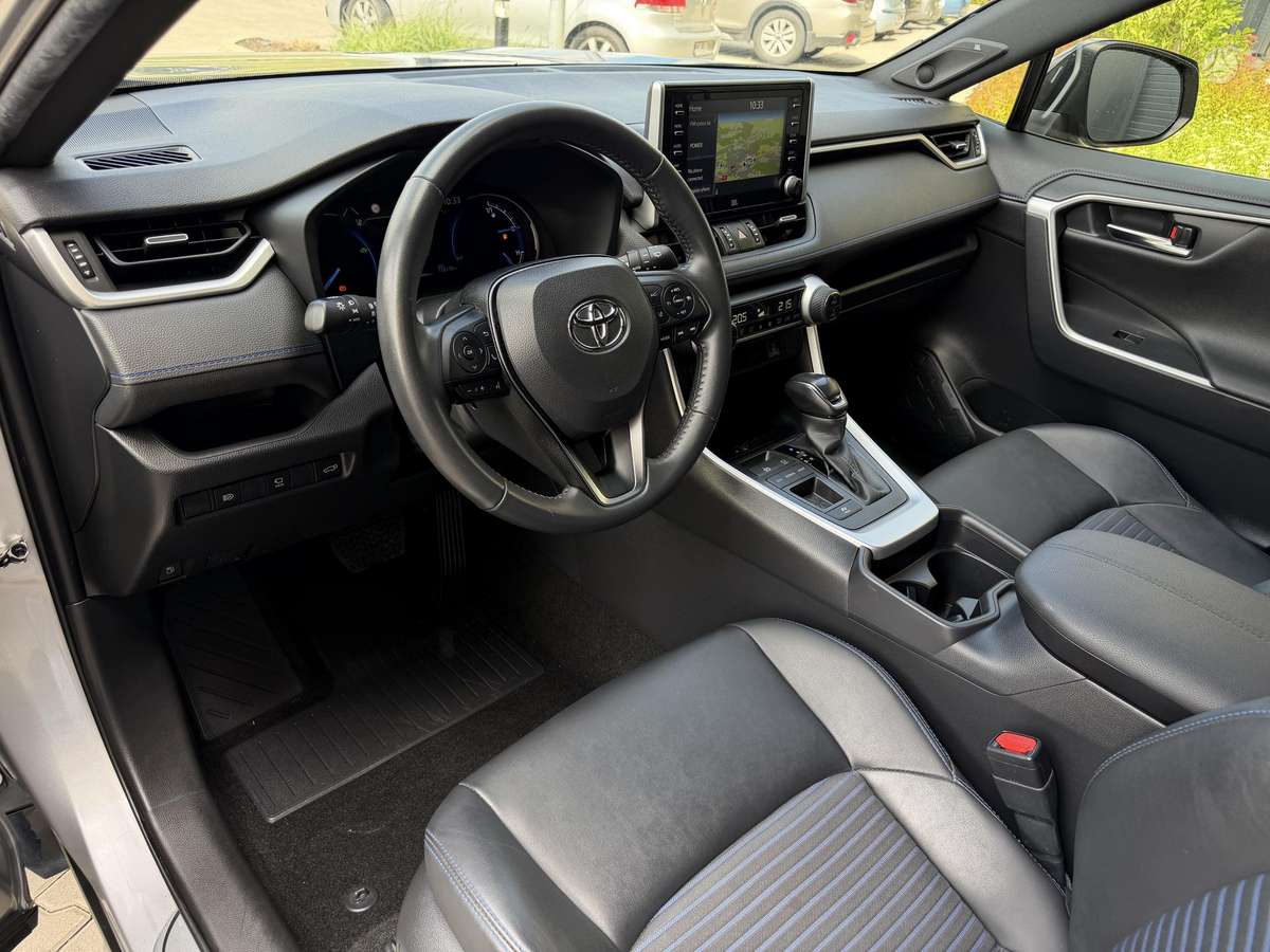 Toyota RAV4 - 8