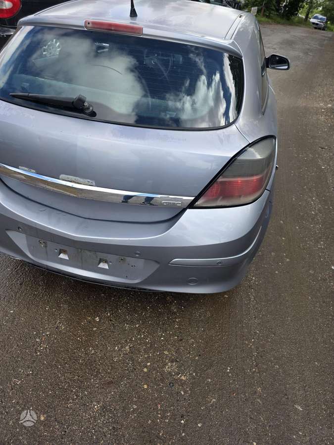 Opel Astra dalimis
