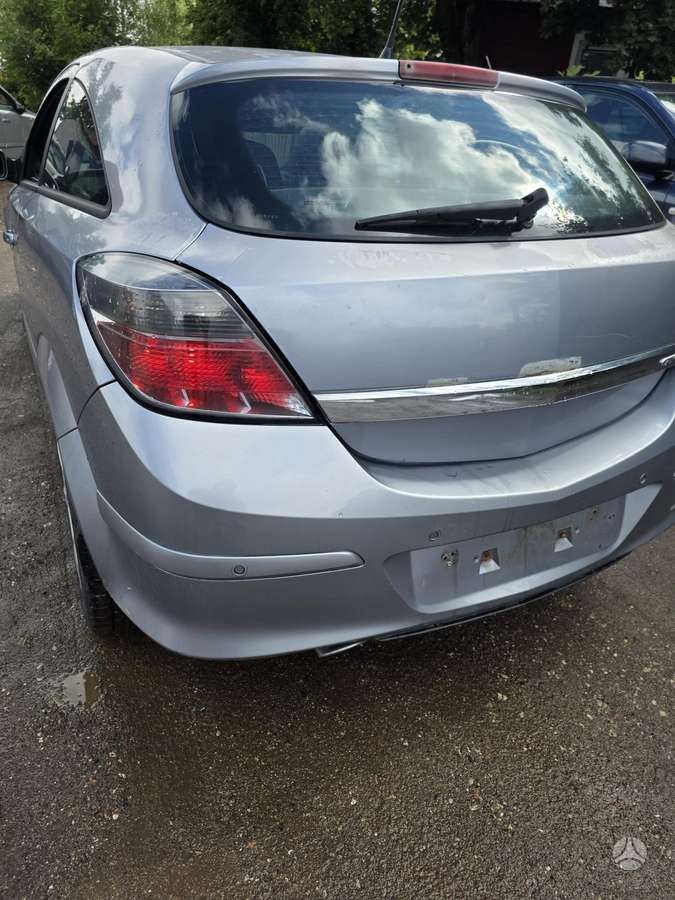 Opel Astra dalimis