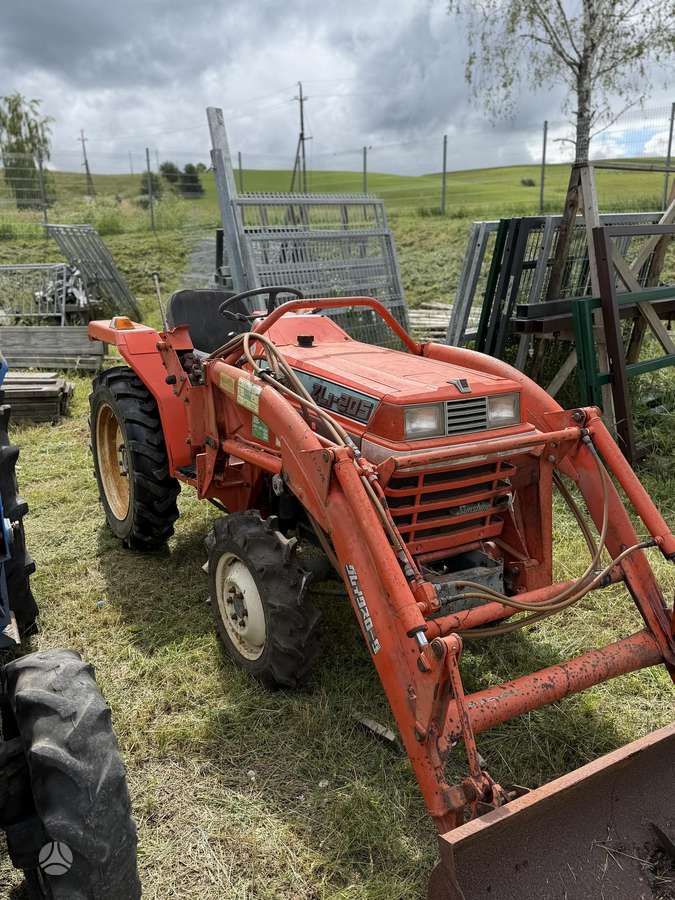 Kubota L1-205, tractors