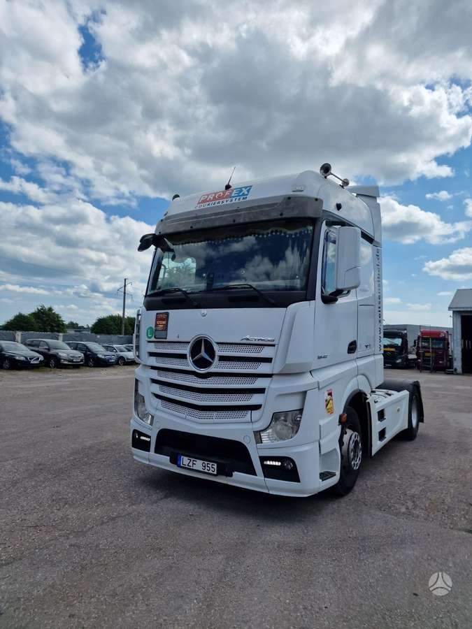 Mercedes-Benz Actros, double sleeper