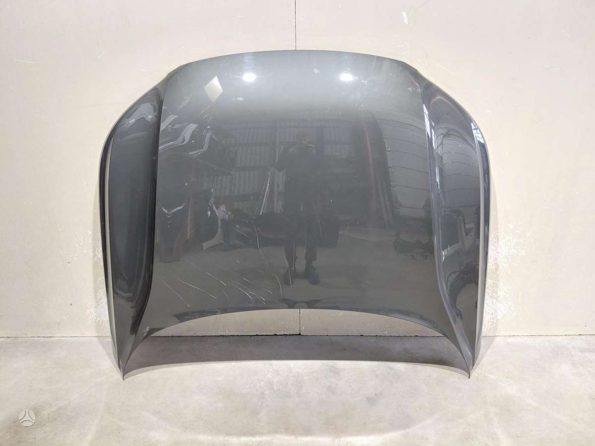 Volvo XC40 hood (front, rear)