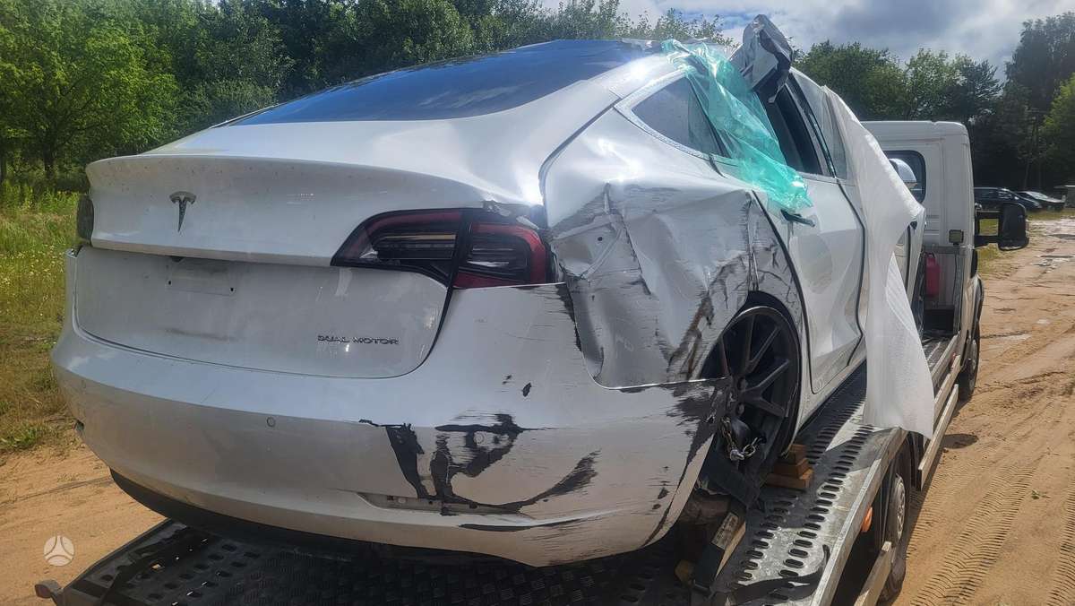 Tesla Model 3, DRLH  DV4W