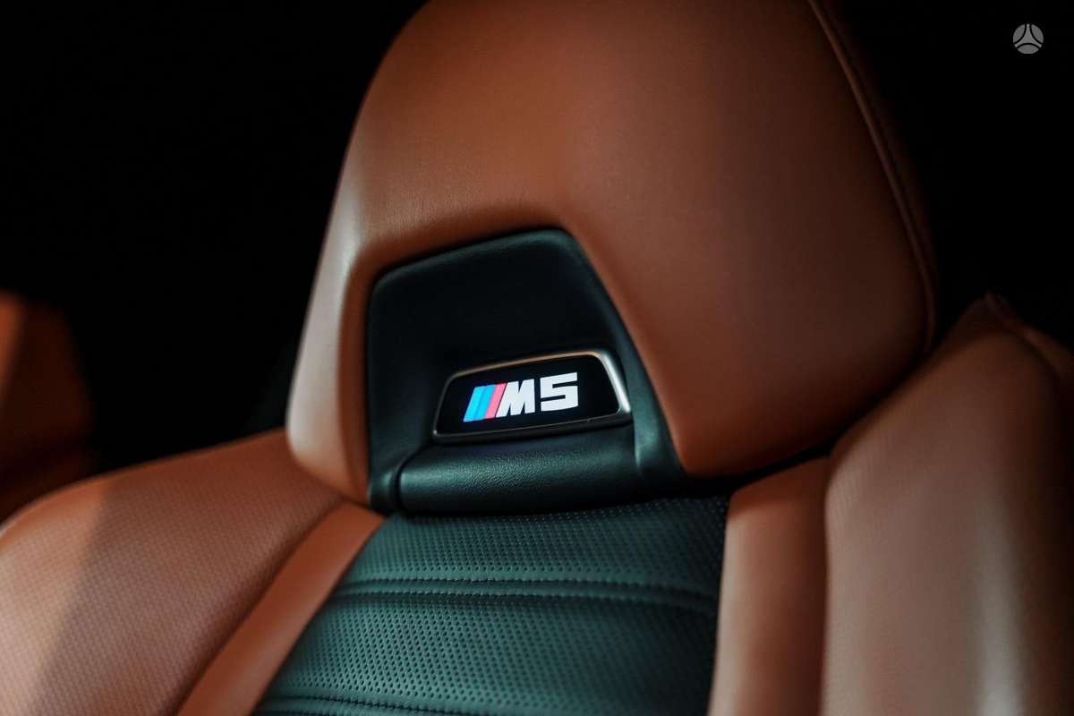 BMW M5, 4.4 l., Седан