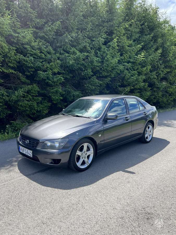 Lexus IS 200, 2.0 l., Седан