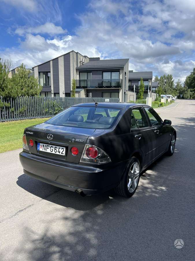 Lexus IS 200, 2.0 l., Седан