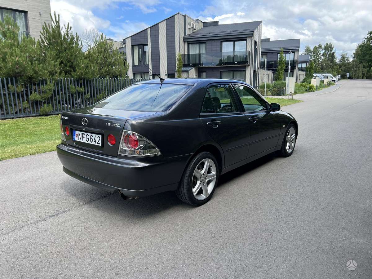 Lexus IS 200, 2.0 l., Седан