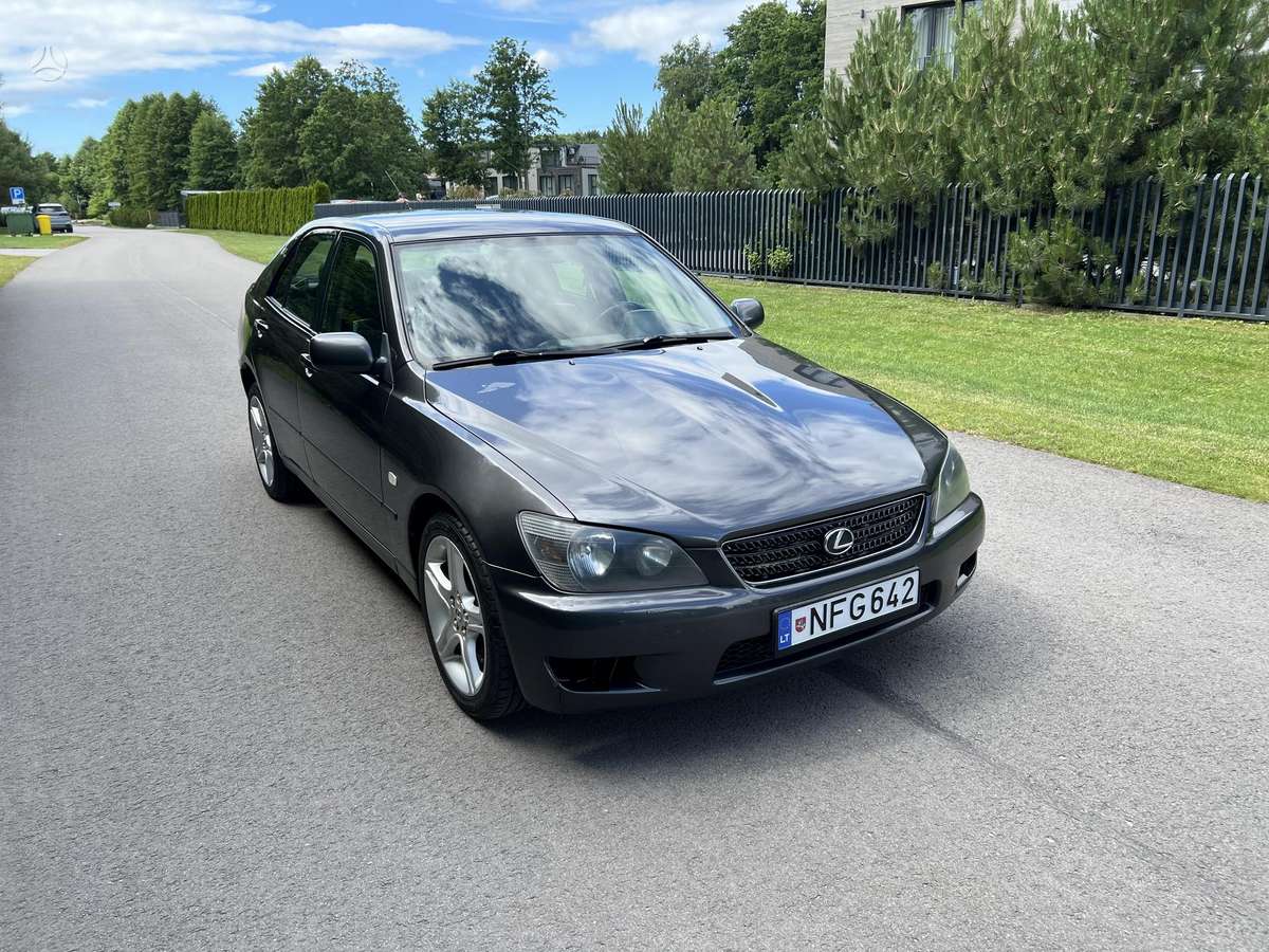 Lexus IS 200, 2.0 l., Седан