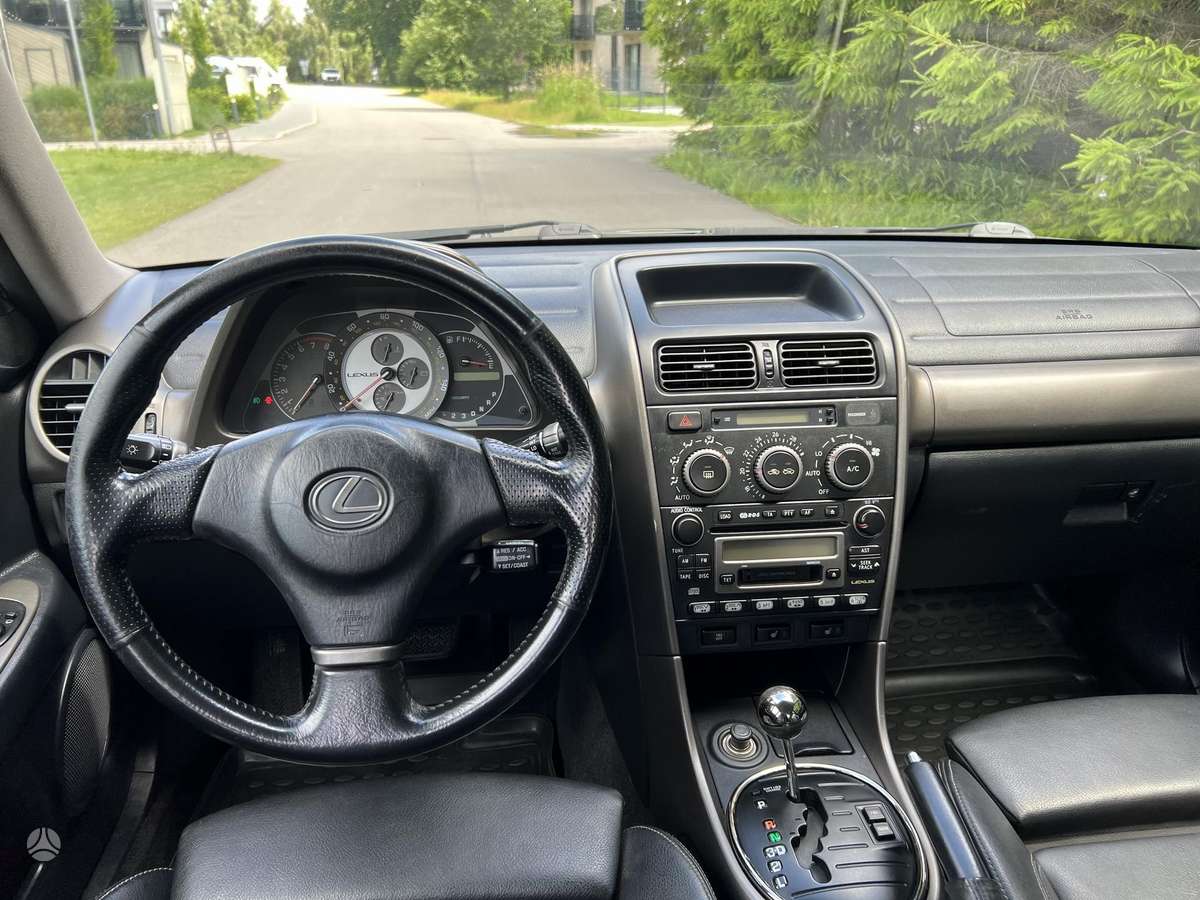 Lexus IS 200, 2.0 l., Седан
