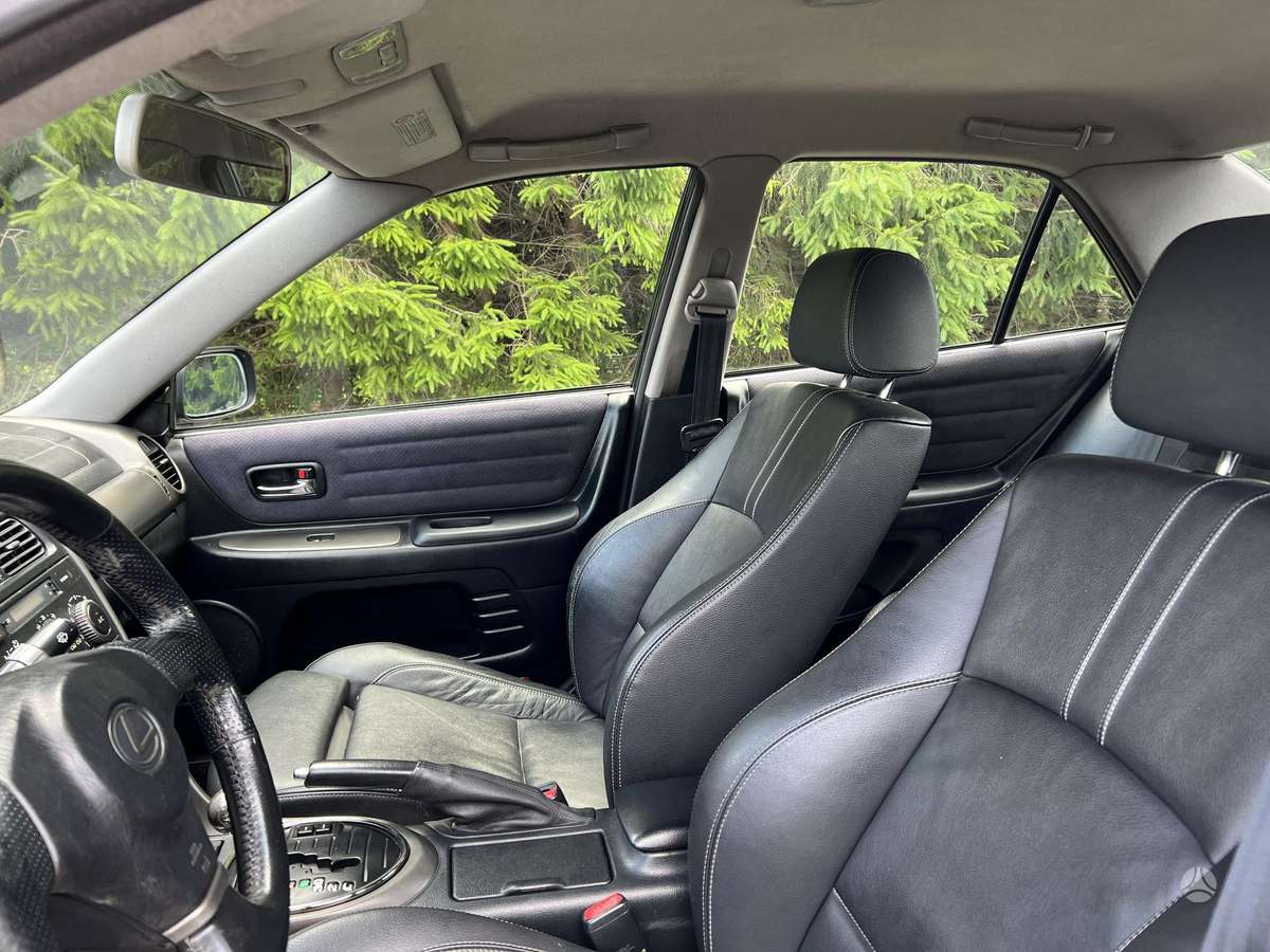 Lexus IS 200, 2.0 l., Седан