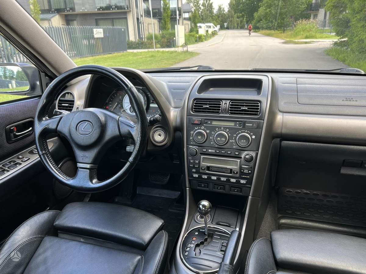 Lexus IS 200, 2.0 l., Седан