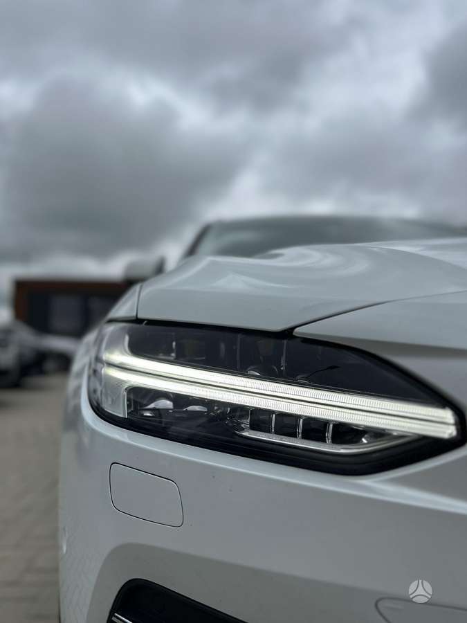 Volvo V90, Универсал