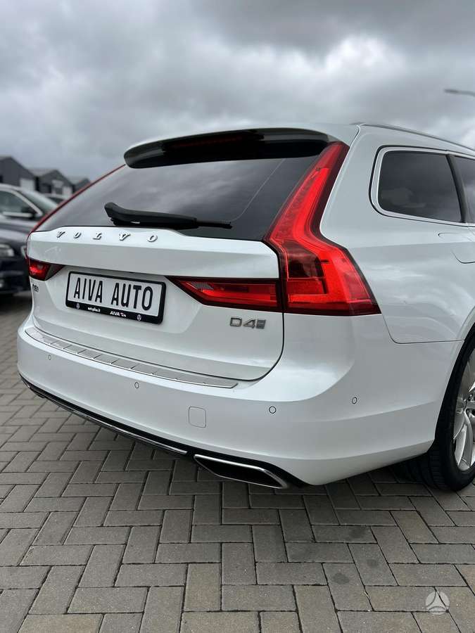 Volvo V90, Универсал